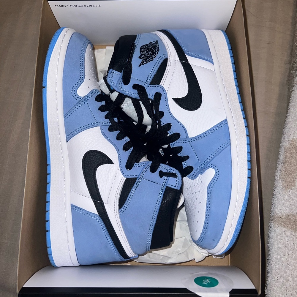 Jordan 1 Retro High OG UNIVERSITY BLUE